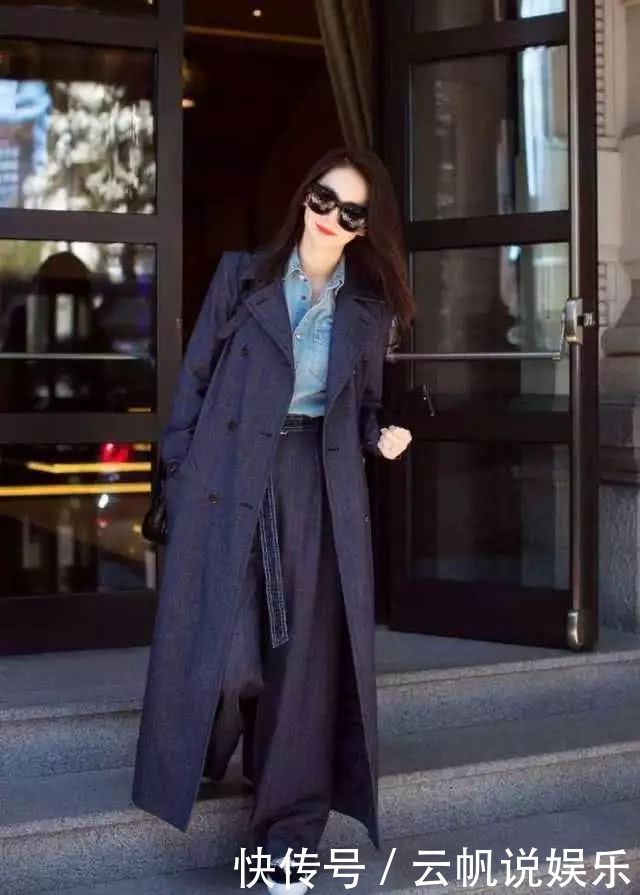 看来戚薇的腿,男人都要怀疑人生,网友:就是两根擎天柱