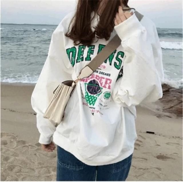 胸大妹子心里苦：背个包勒出东非大裂谷