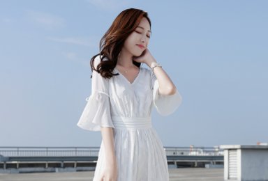 头一次见这么洋气的冷风裙，适合40岁左右的女人，女人味挡不住