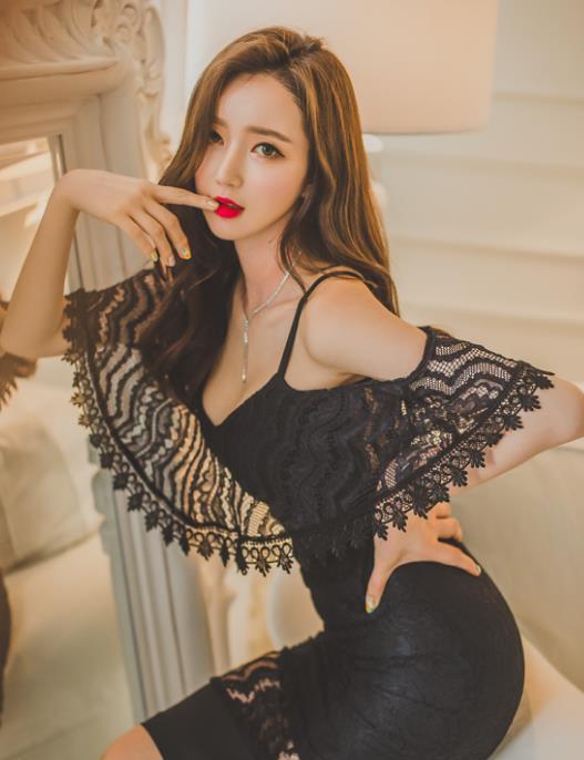 李妍|李妍静,一条黑色的连衣裙优雅气质十足