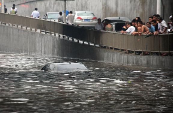 一起看看2018年中国各地的暴雨积水,出来混还