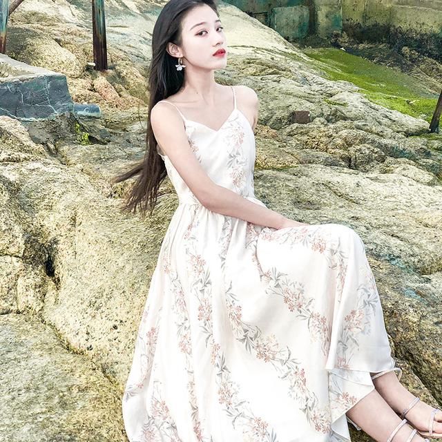 讲真的!像这样的吊带连衣裙，只适合瘦人穿着!