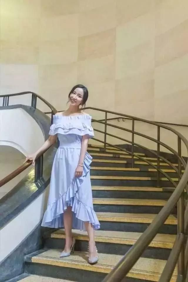 娄艺潇旗袍照曝光，双腿引发网友吐槽，网友:p图了吧