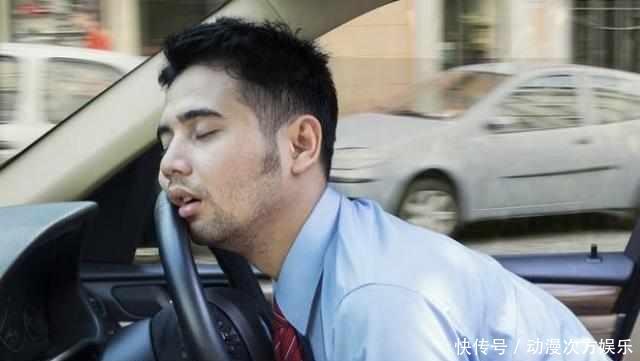 为何老司机“自驾游”都不睡车里？车里睡一次就明白了！