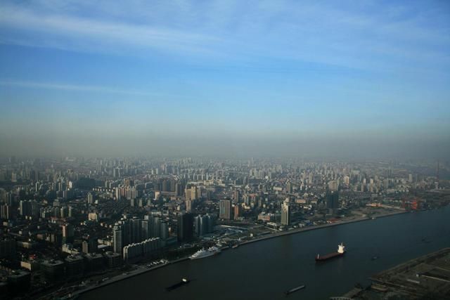 深圳的发展被说像是香港，那么上海像哪座城市？