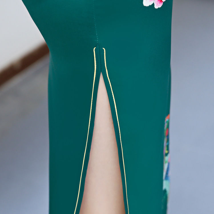 别说女人老了就变丑!看看下图这样穿旗袍裙，美的不可一世