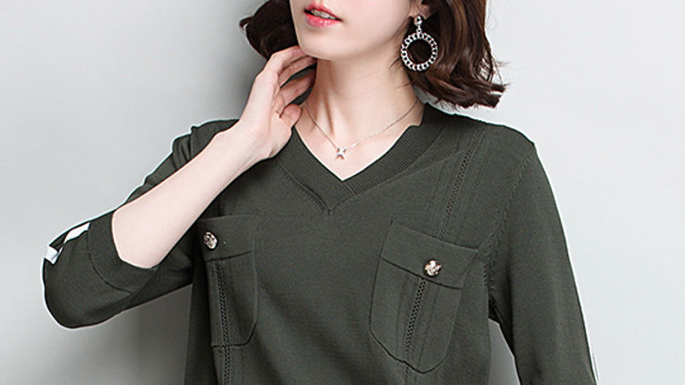 70后女人注意了，如今不流行连衣裙了，穿时髦两件套才显美显嫩