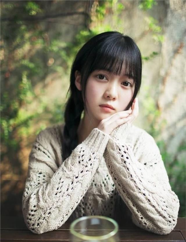  『特别』女孩2020年不必选这2种头型了，显脸大不用说，还土！特别是在是后一种