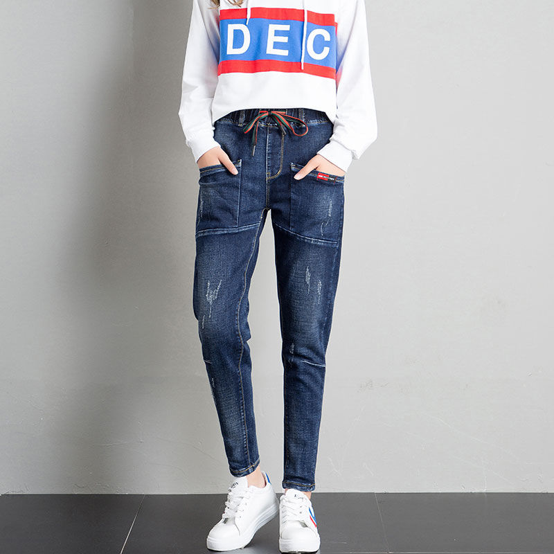 懂时尚潮流的女人这样穿，今秋主流牛仔裤，穿着显高特百搭