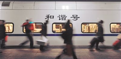 巨变十年间 游子归家路