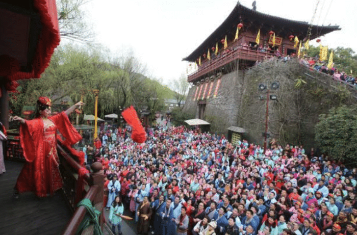 中国最成功山寨景区,全是假建筑,门票要价300元,却火爆异常