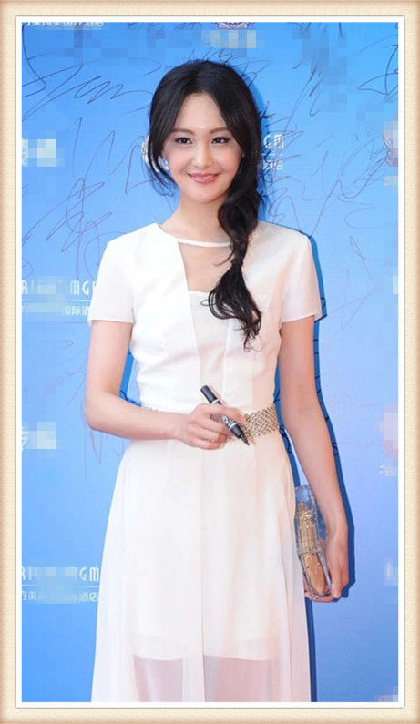 当古力娜扎和郑爽同穿裙子时，气质差距一目了然，张翰会更中意谁