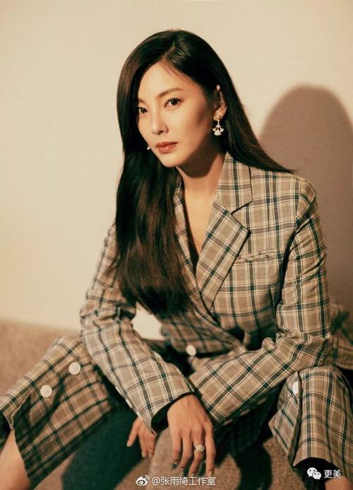 唐嫣短发老10岁，娜扎被夸仙女，热巴好惨