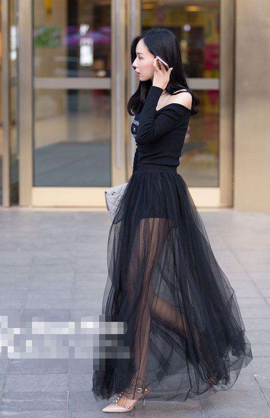 街拍: 穿裙子上街的美女们, 苗条身材有曲线, 真是“美艳”动人!