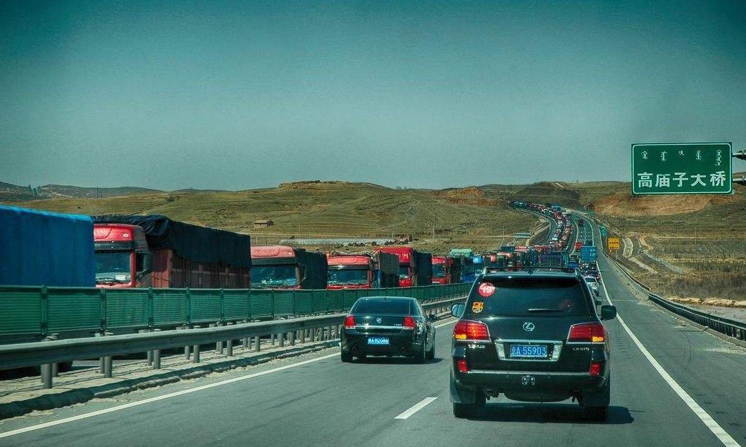 老司机总结了4条在高速行驶的经验，新手司机学一下，能少走弯路