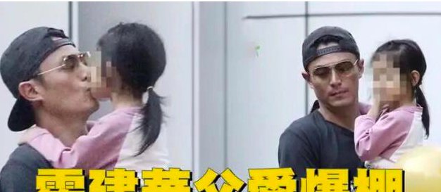 小海豚：霍建华女儿会享受，小海豚年纪小，却想伸手偷林心如的咖啡喝