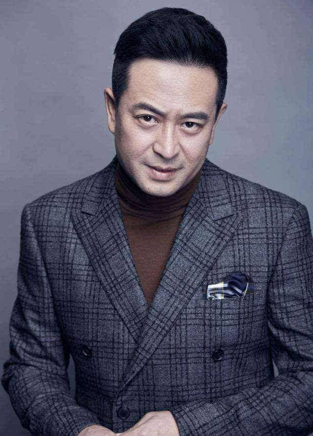 张嘉译拍吻戏怒提离婚的消息都是造谣啊！人家幸福的很呢！