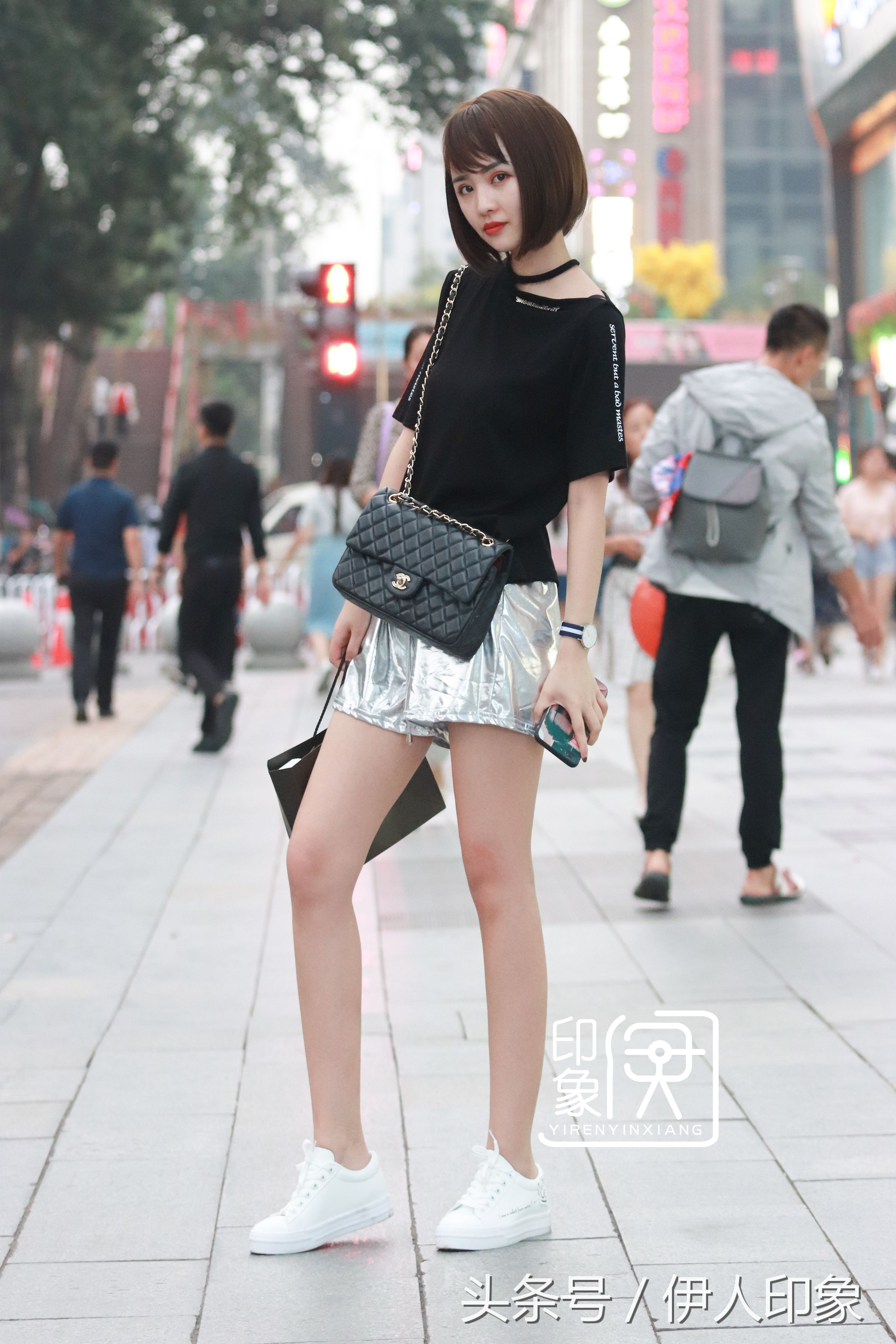 西安街拍，炎炎夏日应该如何穿搭黑色系服饰