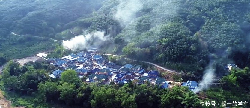 云南大山发现一座小村庄,家家户户住别墅,没人愿意搬到城市