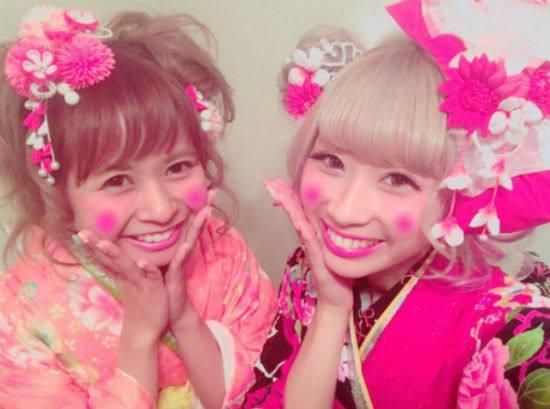 古代各国女性为变美，中国裹小脚、欧洲束腰、日本超奇葩！