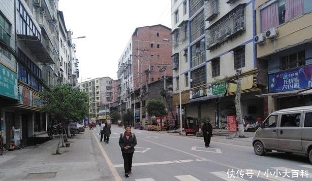 重庆两地只差一个字，直线距离仅10来公里，坐公交却需要6小时