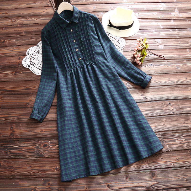 天气越来越凉，但也别着急卖羽绒服!瞧这些女人这样穿，娇美如花