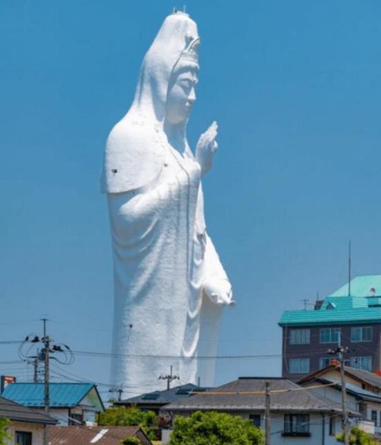 日本罕见“观音降世”显神迹? 天空发射白色光束超震撼