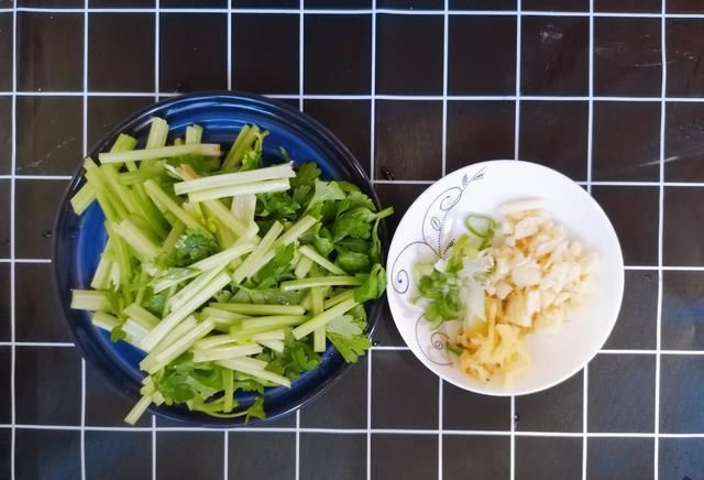 【鸡胗】10元能买一大盘的下饭菜,香辣脆嫩,可以再来一碗饭