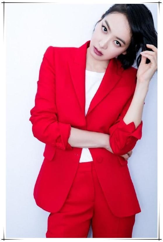 31岁宋茜撞上44岁董卿，网友:终于知道漂亮和气质的差距有多大了