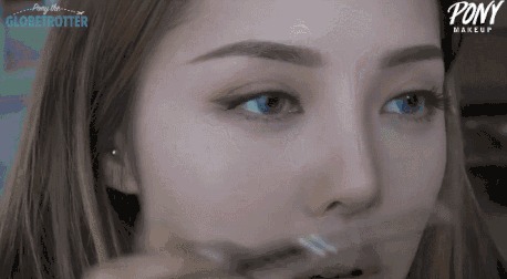 同时撞脸倪妮蕾哈娜是什么感受？