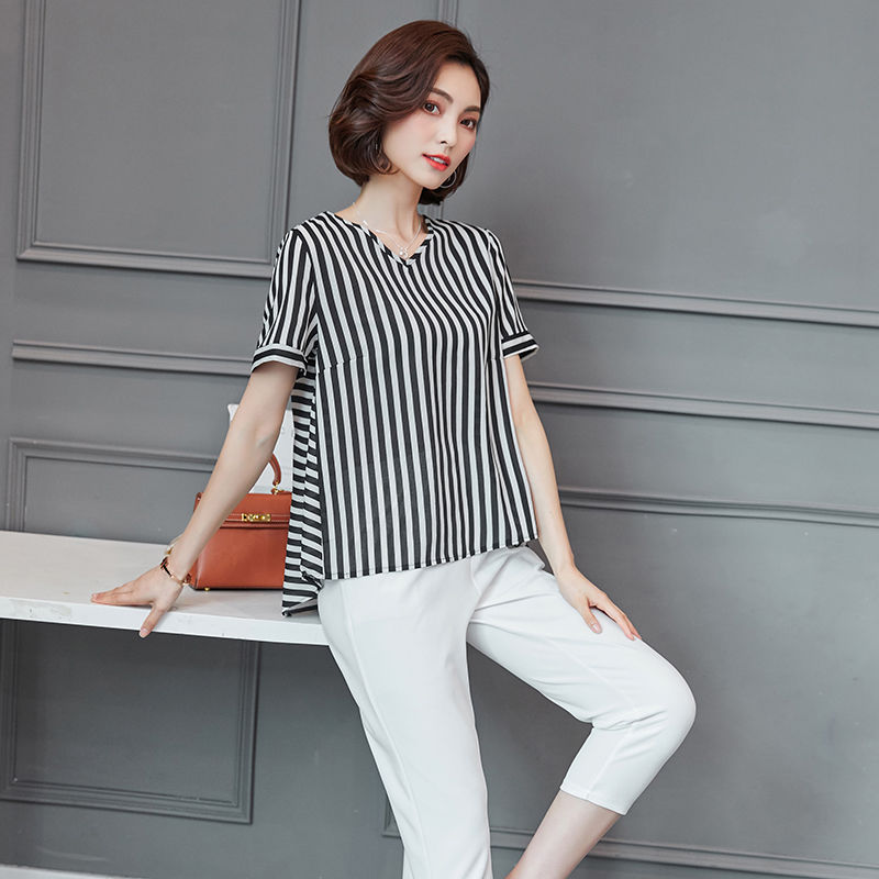 出门旅游穿裙装太麻烦!今年巨流行的气质套装，上身遮肉又洋气