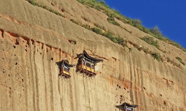 甘肃裕固的这个寺，曲高和寡，周围却有着独特的少数民族风情