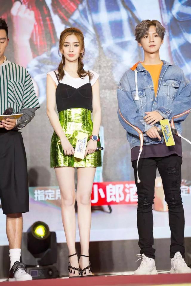 “改头换面”穿出慵懒风，孟美岐吴宣仪的活力少女Tee，了解一下