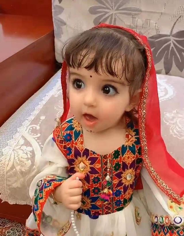 宝宝版芭比娃娃火了,自带烟熏妆,网友叹服:开