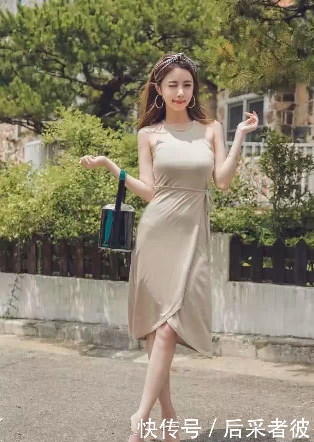 『 穿搭』长发飘飘,穿着简单时尚好看又知性,街拍:小姐姐