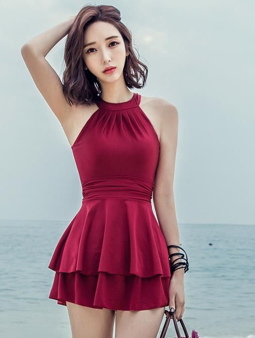 比基尼泳衣小姐姐，亭亭玉立的身材，优雅出众