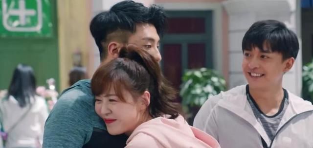 爱5张伟和谁在一起