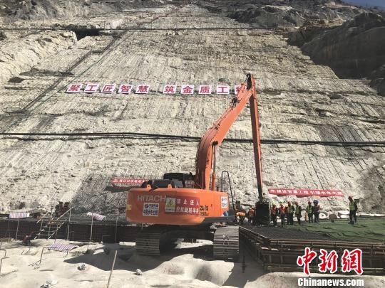 世界第一高坝双江口水电站首仓混凝土浇筑