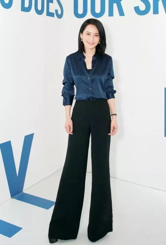  气质：40岁的女性搭配小技巧，让你年轻又气质