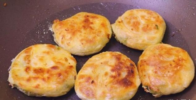  咬一口：宅在家教你做葱油饼, 咬一口酥掉渣, 我家三天两头吃