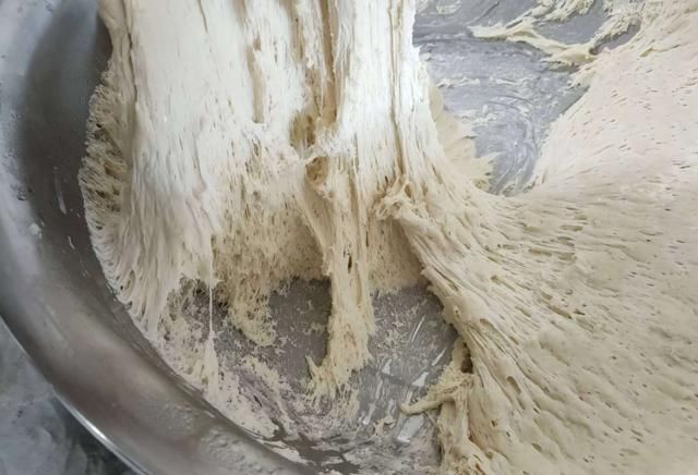 做法@老厨师教你做芹菜肉包子,皮薄馅多、松软可口,赶快收藏哦