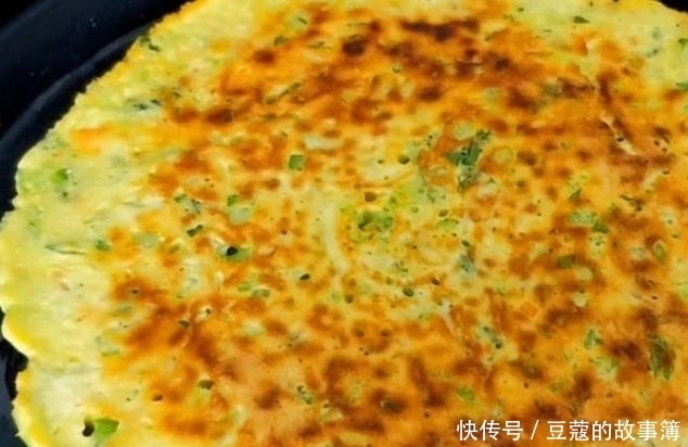  [我家]芹菜里加3个鸡蛋，我家一周吃6次，孩子每次都吃光，营养又解馋