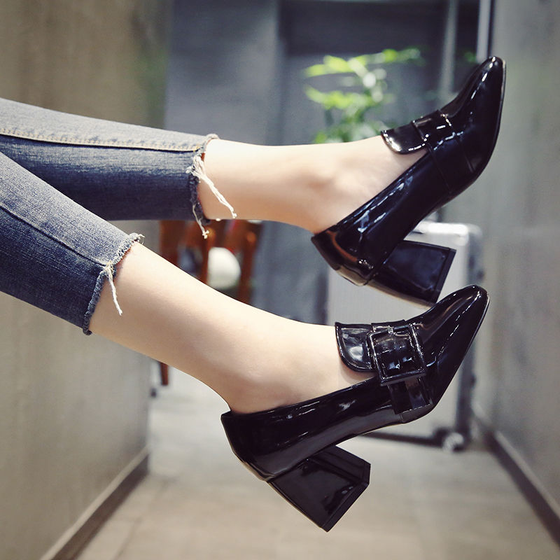 这么时髦洋气的女鞋，老婆一见钟情!回头率贼高