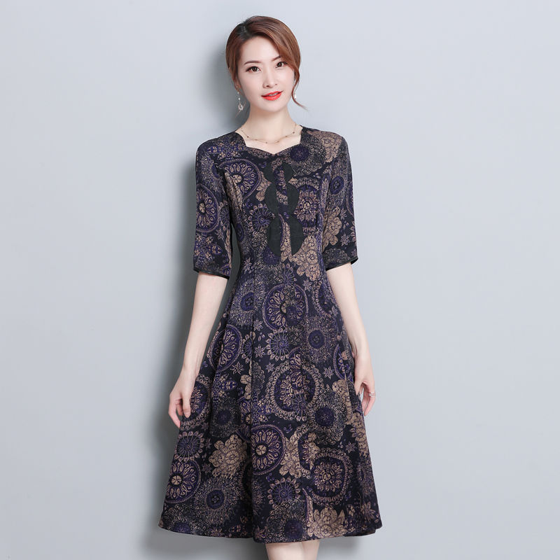 万万没想到，“香云纱”裙竟然比旗袍还好看，60后女人穿超美嫩