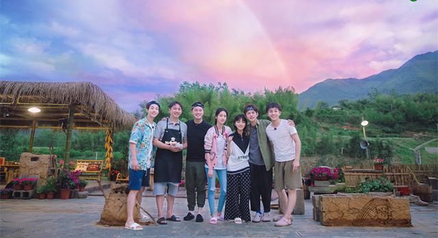 沈月五五分装扮经常被吊打，学会高腰穿法的她显高显气质好不好