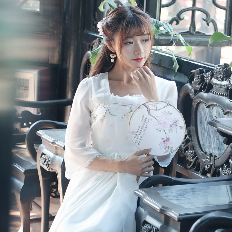 “汉服裙”火了，原来改良古装竟能这么美，特别显气质还巨吸晴