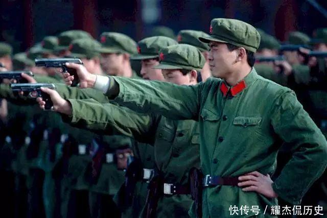 80年代的帅哥美女，让人想不到的样子