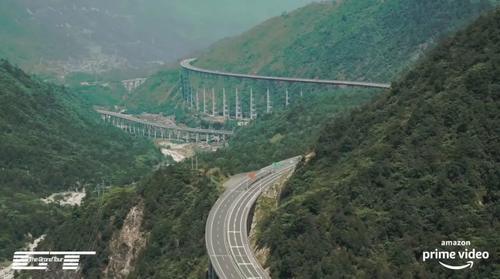 国外节目夸中国公路世界第一，不限速高速也准备有了