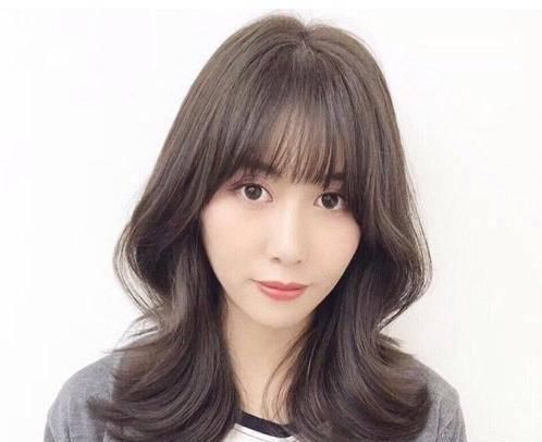  『女生』长脸女孩有无刘海发型大PK，最美女生删刘海，也能貌美依旧
