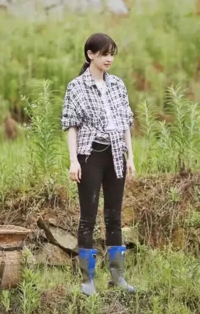 唐艺昕鞋子好看到网友急求链接,而黄灿灿重新解锁了绑鞋带方式!